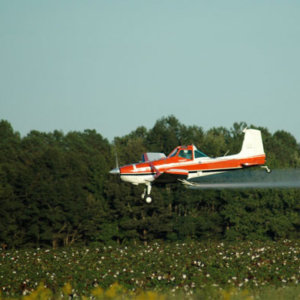 Largage de pesticides par avion