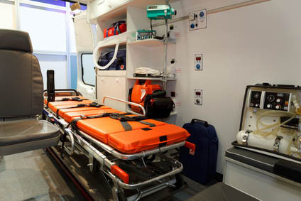 Equipamiento del interior de una ambulancia